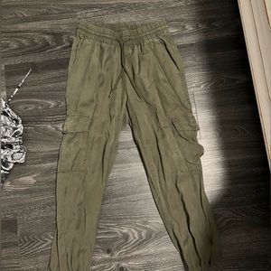 Light weight green cargo joggers